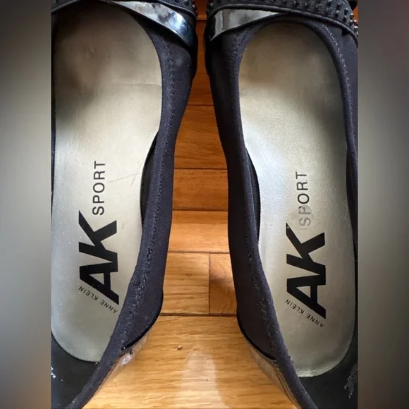 Anne Klein Sports Women’s Black Pump Size 6 M Small Wedge Heels Excellent Condit - Picture 4 of 7